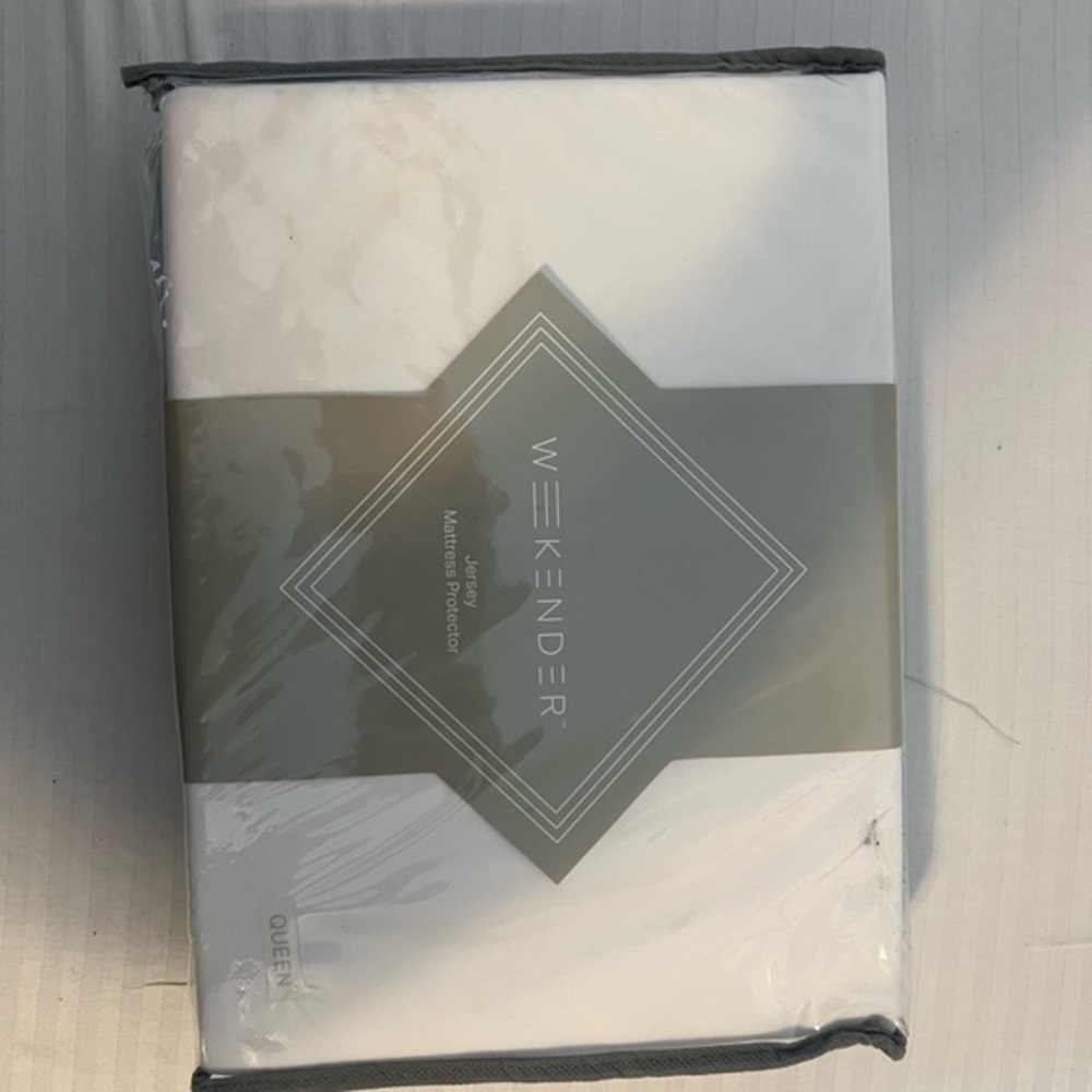 Weekenders White Mattress Protector
